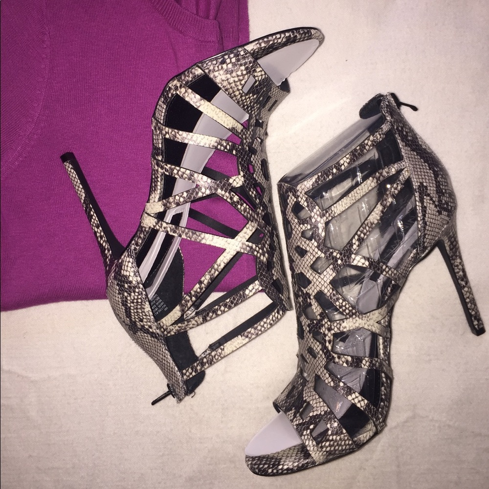 Nine West- strappy sandal high heel size 9 NWT